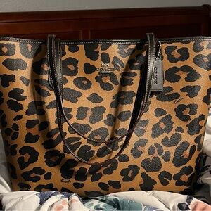 NWT Coach spotted tote. Large. Never used